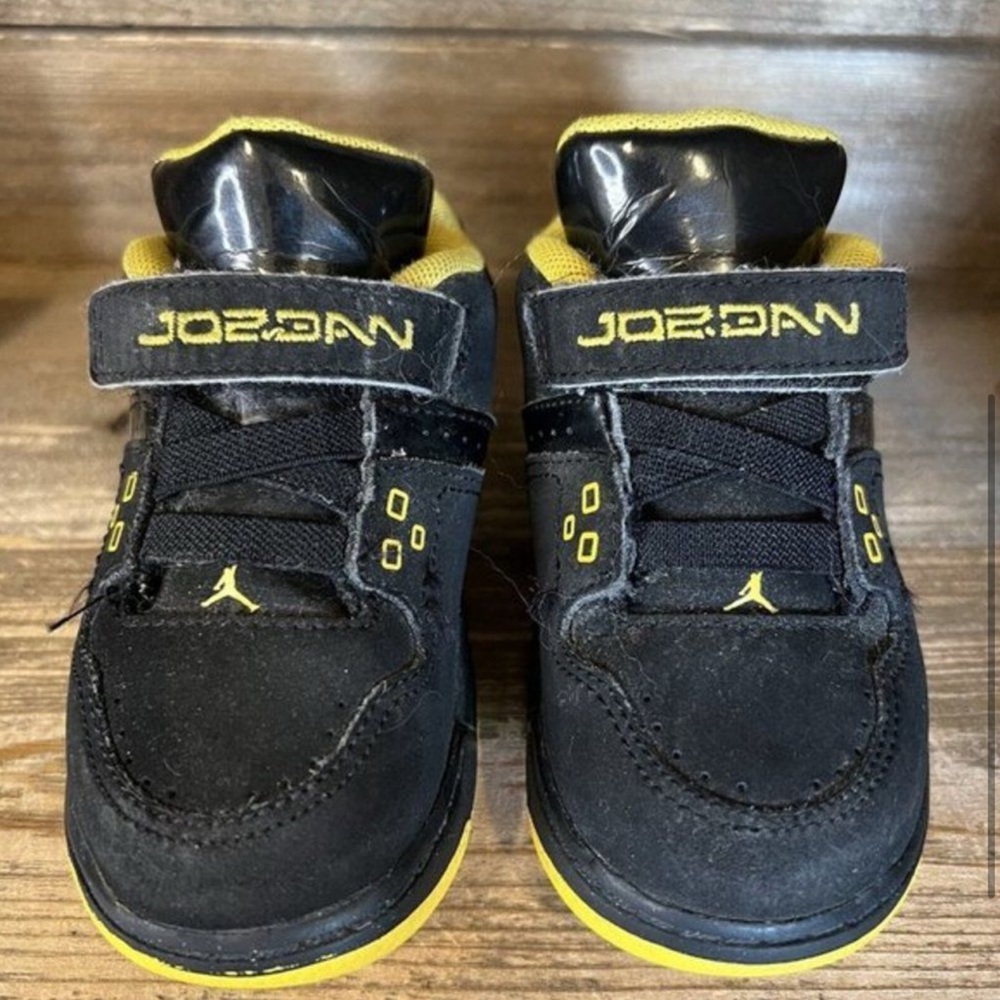 Jordan Flight 23 Black & Yellow TD SZ 7C Sneakers
Closet Clean-Out